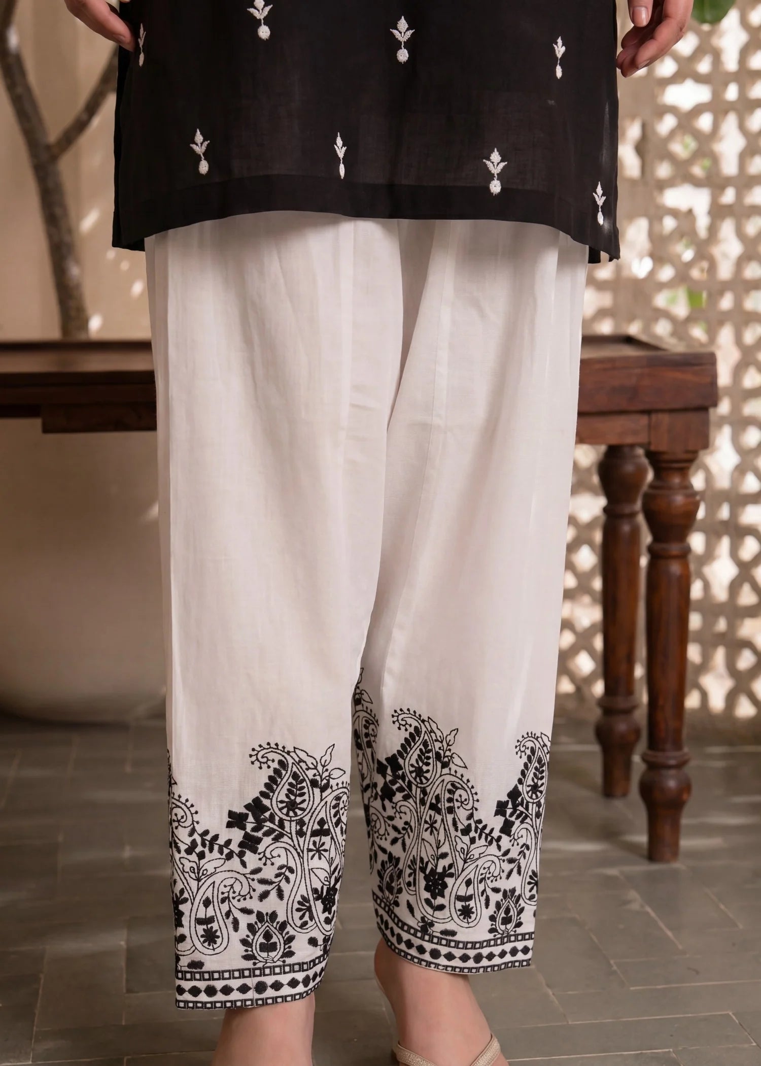 Sahibas by Mirza