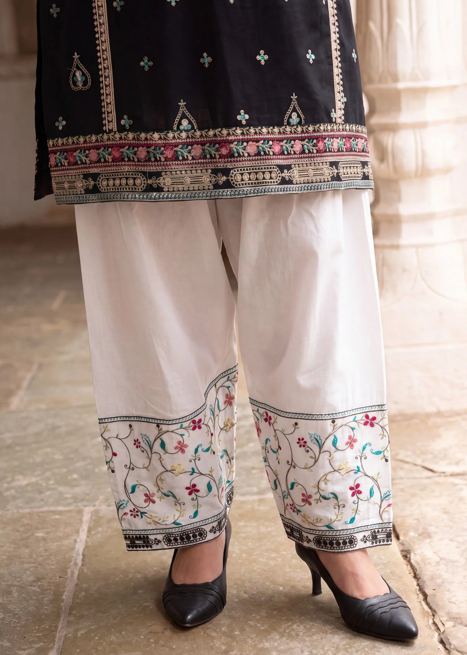 Sahibas by Mirza
