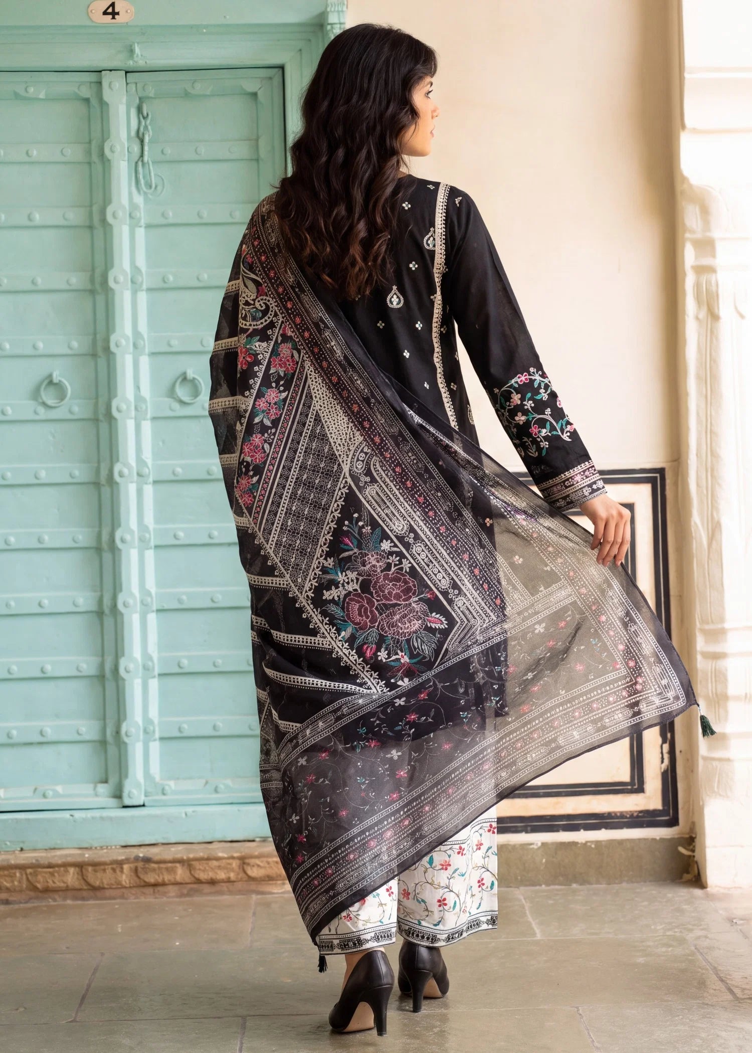 Sahibas by Mirza