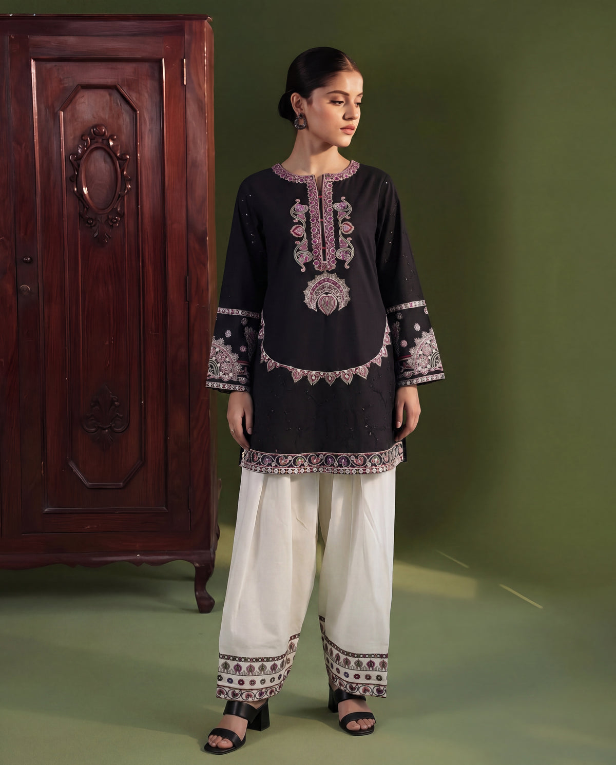 Sahibas by Mirza